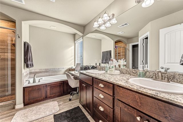 408 W Laurel Avenue, Rogers, AR 72758