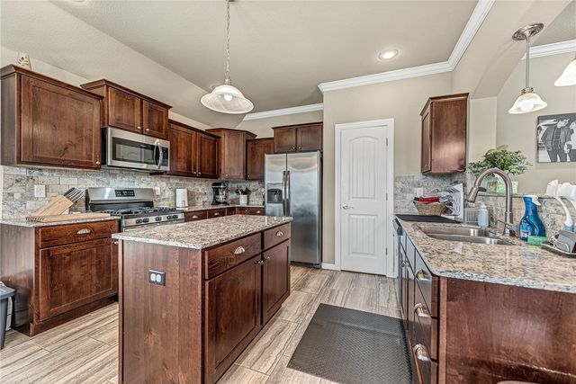 408 W Laurel Avenue, Rogers, AR 72758