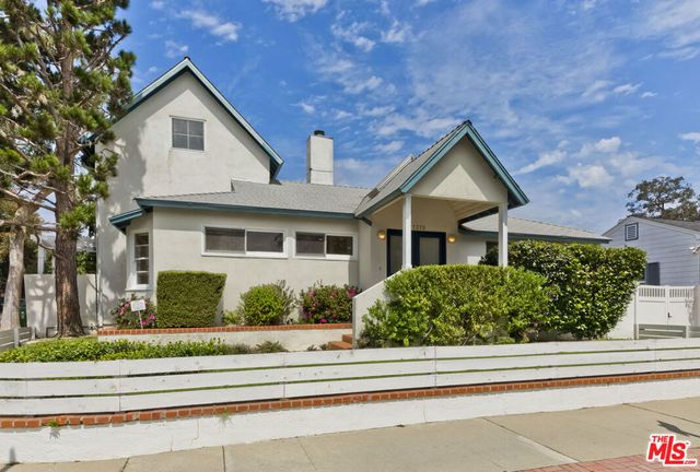 11375 Montana Avenue, Los Angeles, CA 90049