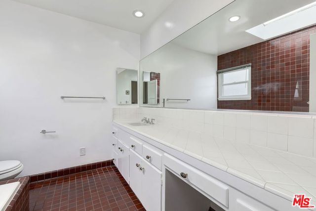 11375 Montana Avenue, Los Angeles, CA 90049