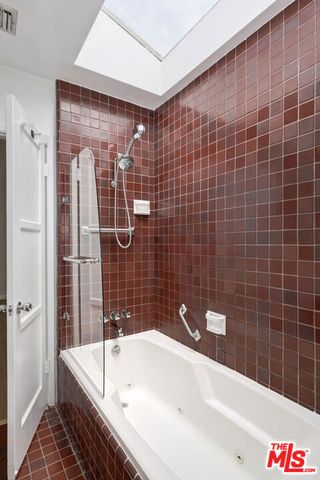 11375 Montana Avenue, Los Angeles, CA 90049