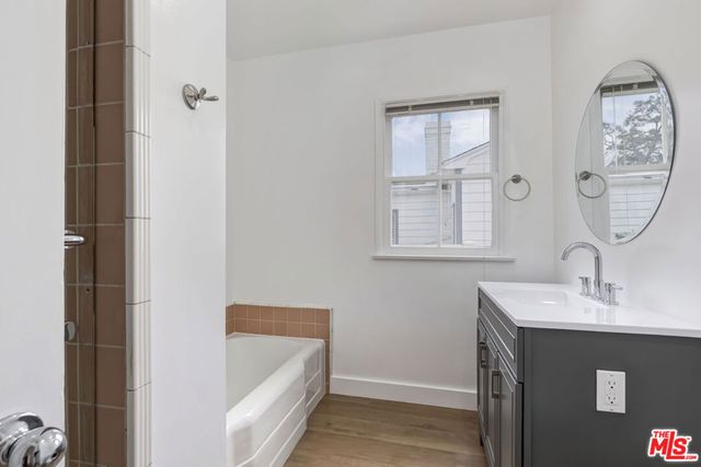 11375 Montana Avenue, Los Angeles, CA 90049