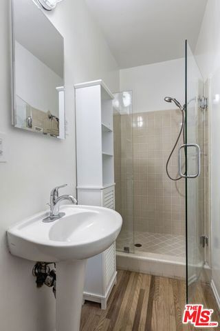 11375 Montana Avenue, Los Angeles, CA 90049