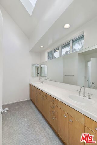 11375 Montana Avenue, Los Angeles, CA 90049