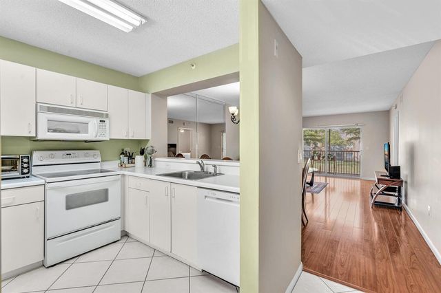 9537 Weldon Circle I213, Tamarac, FL 33321