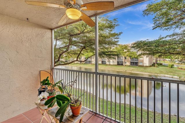 9537 Weldon Circle I213, Tamarac, FL 33321