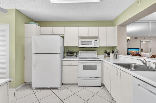 9537 Weldon Circle I213, Tamarac, FL 33321