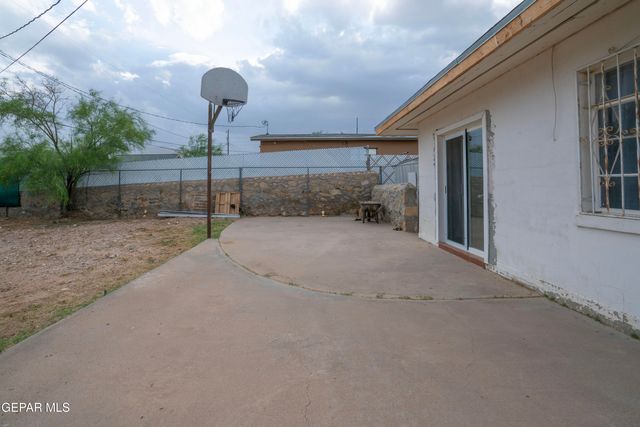 4016 TITANIC, El Paso, TX 79904