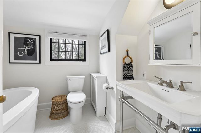 29 Gordon Road, Essex Fells, NJ 07021