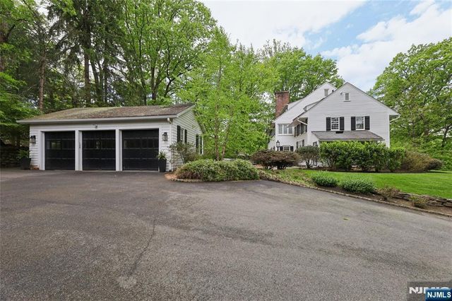 29 Gordon Road, Essex Fells, NJ 07021