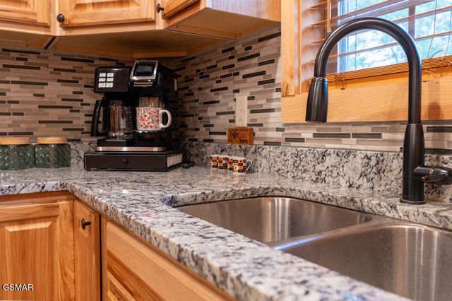 2594 Windfall Estates Drive, Sevierville, TN 37876