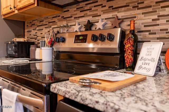 2594 Windfall Estates Drive, Sevierville, TN 37876