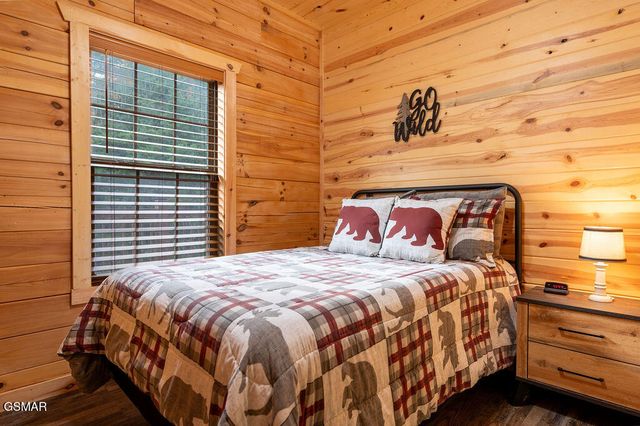 2594 Windfall Estates Drive, Sevierville, TN 37876