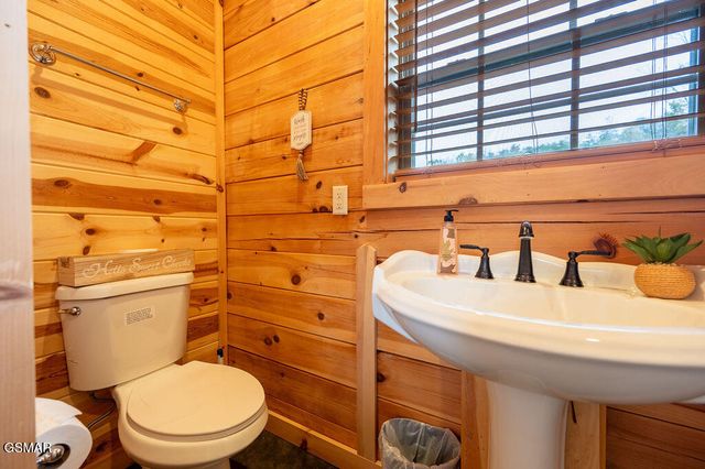 2594 Windfall Estates Drive, Sevierville, TN 37876