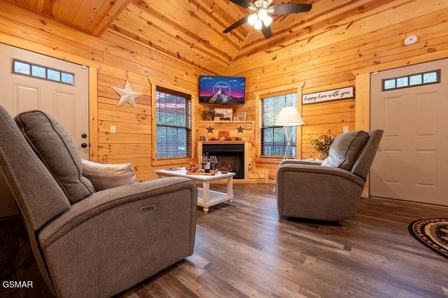 2594 Windfall Estates Drive, Sevierville, TN 37876