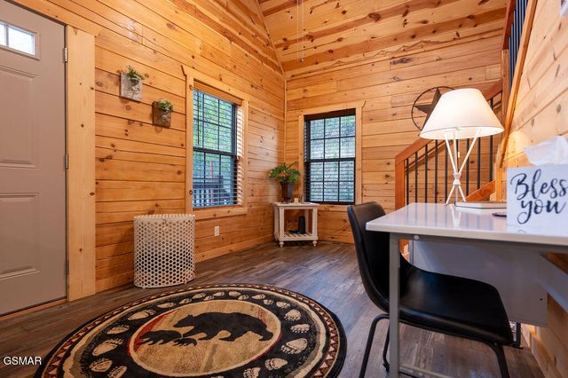 2594 Windfall Estates Drive, Sevierville, TN 37876