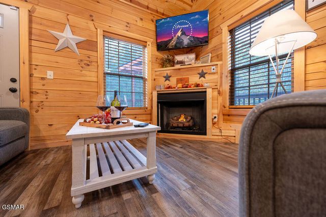2594 Windfall Estates Drive, Sevierville, TN 37876