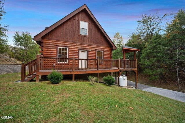 2594 Windfall Estates Drive, Sevierville, TN 37876