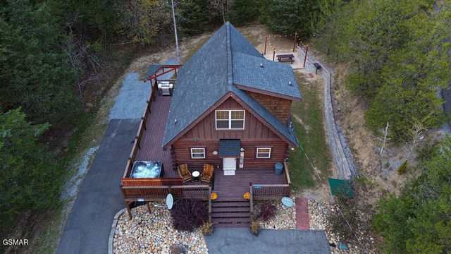 2594 Windfall Estates Drive, Sevierville, TN 37876