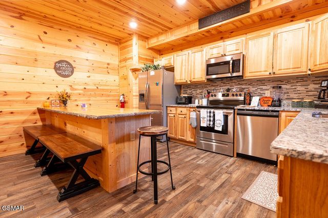 2594 Windfall Estates Drive, Sevierville, TN 37876
