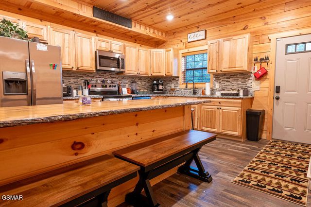 2594 Windfall Estates Drive, Sevierville, TN 37876