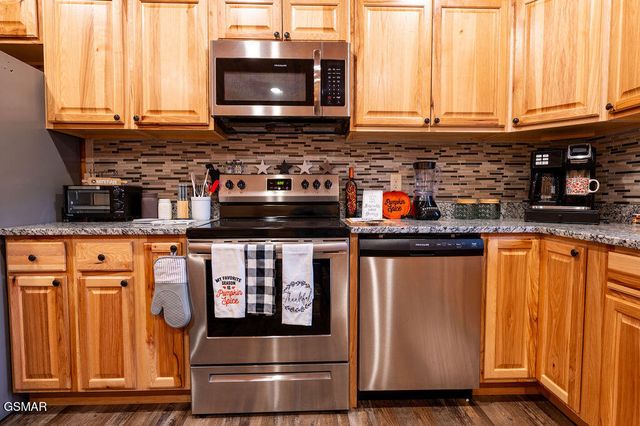 2594 Windfall Estates Drive, Sevierville, TN 37876