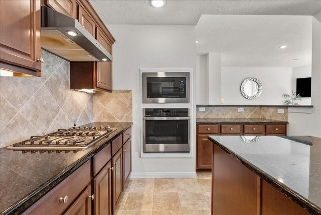 2111 Gilbert Road, Dickinson, TX 77539