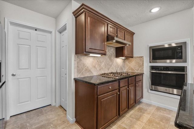 2111 Gilbert Road, Dickinson, TX 77539