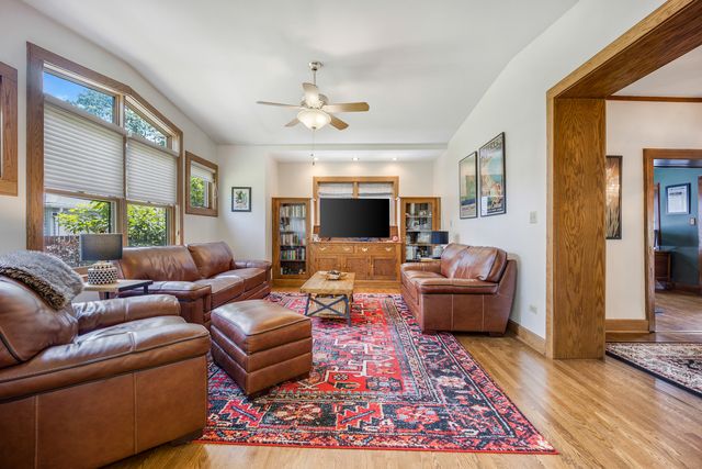 10555 S Seeley Avenue, Chicago, IL 60643