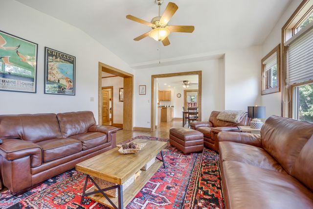 10555 S Seeley Avenue, Chicago, IL 60643