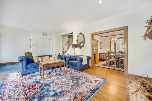 10555 S Seeley Avenue, Chicago, IL 60643