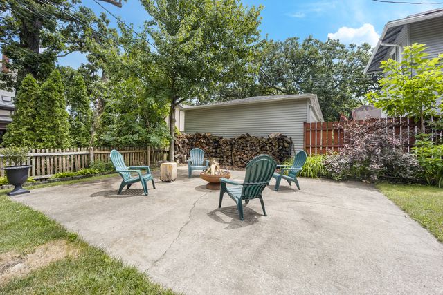10555 S Seeley Avenue, Chicago, IL 60643