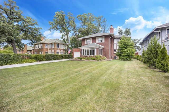 10555 S Seeley Avenue, Chicago, IL 60643
