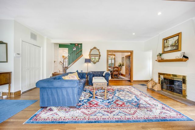 10555 S Seeley Avenue, Chicago, IL 60643