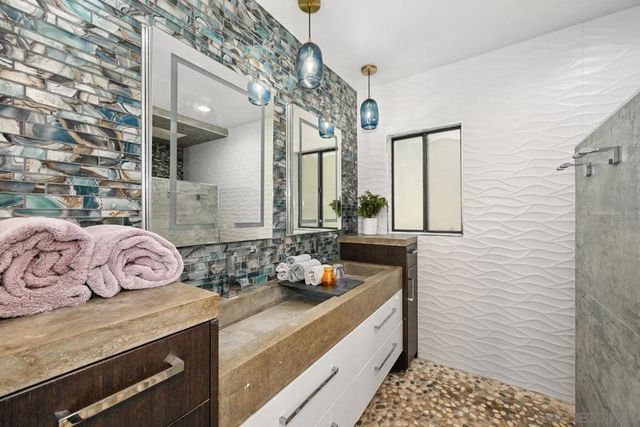 26138 Jesmond Dene Rd, Escondido, CA 92026