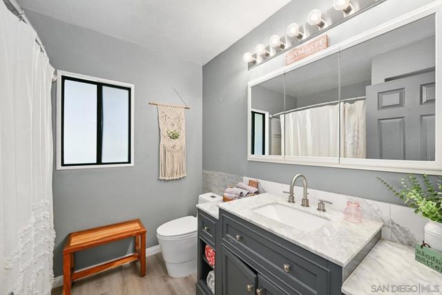 26138 Jesmond Dene Rd, Escondido, CA 92026