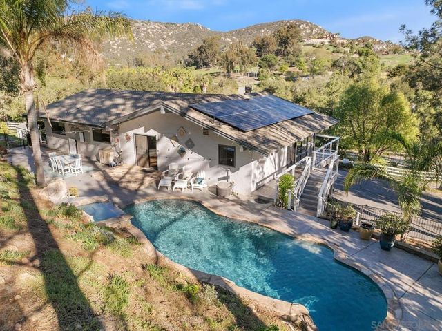 26138 Jesmond Dene Rd, Escondido, CA 92026