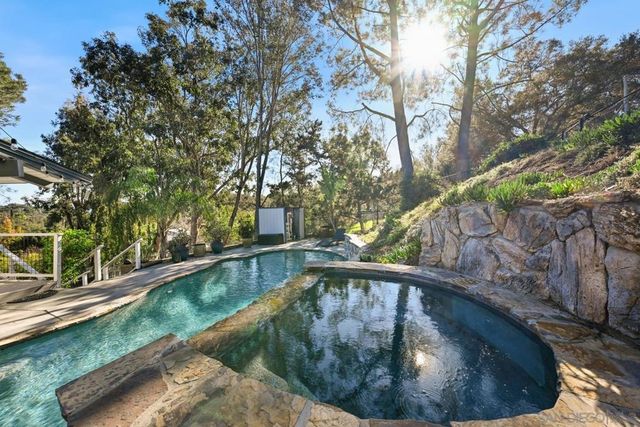 26138 Jesmond Dene Rd, Escondido, CA 92026