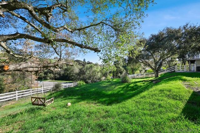 26138 Jesmond Dene Rd, Escondido, CA 92026