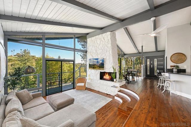 26138 Jesmond Dene Rd, Escondido, CA 92026