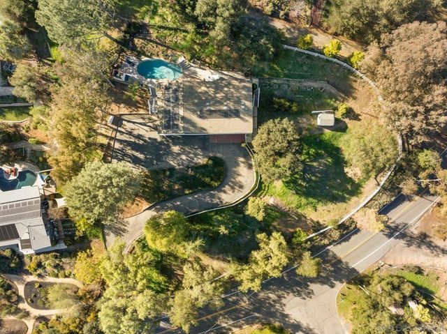 26138 Jesmond Dene Rd, Escondido, CA 92026