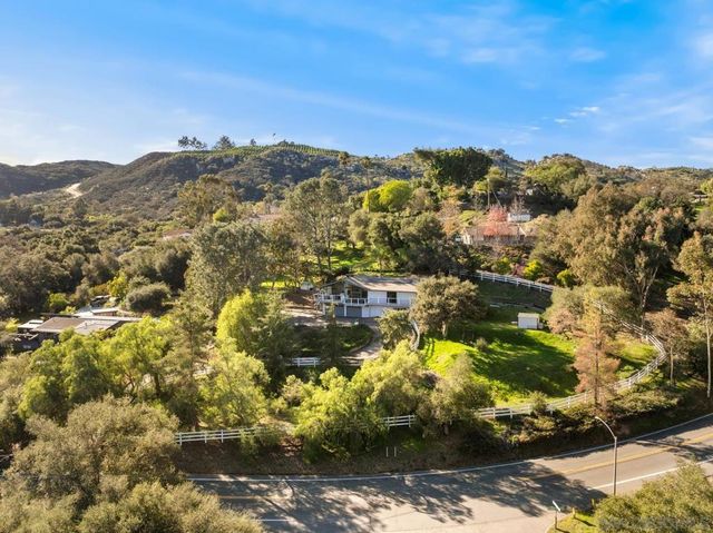 26138 Jesmond Dene Rd, Escondido, CA 92026
