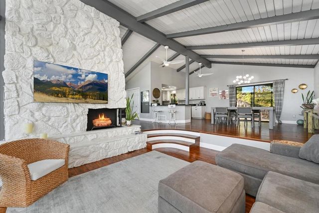 26138 Jesmond Dene Rd, Escondido, CA 92026