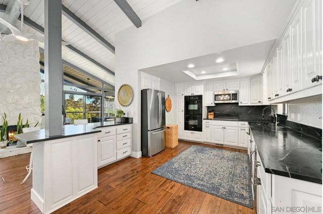 26138 Jesmond Dene Rd, Escondido, CA 92026