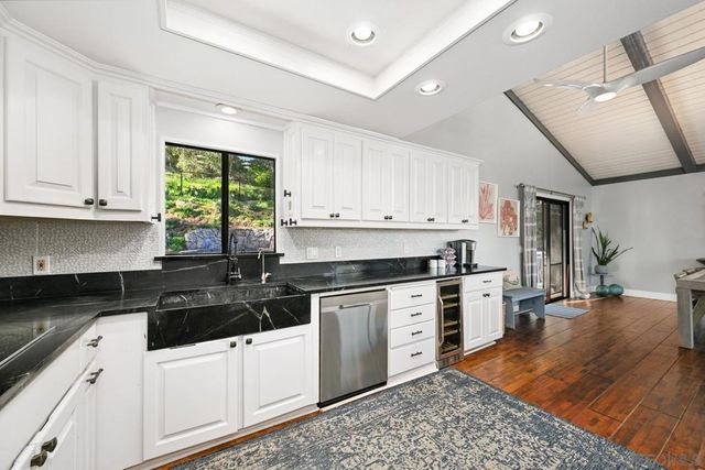 26138 Jesmond Dene Rd, Escondido, CA 92026