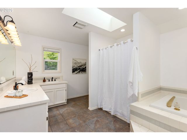 16016 Sw WESTMINSTER Dr, Portland, OR 97224