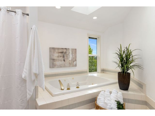 16016 Sw WESTMINSTER Dr, Portland, OR 97224