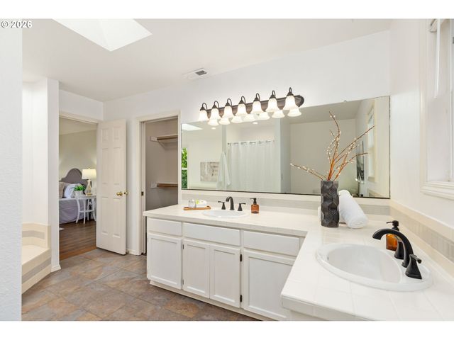 16016 Sw WESTMINSTER Dr, Portland, OR 97224
