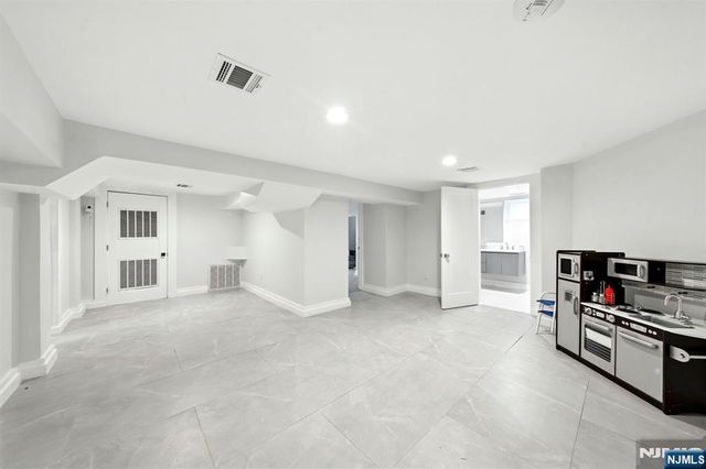 108 Lafayette Ave, Passaic, NJ 07055