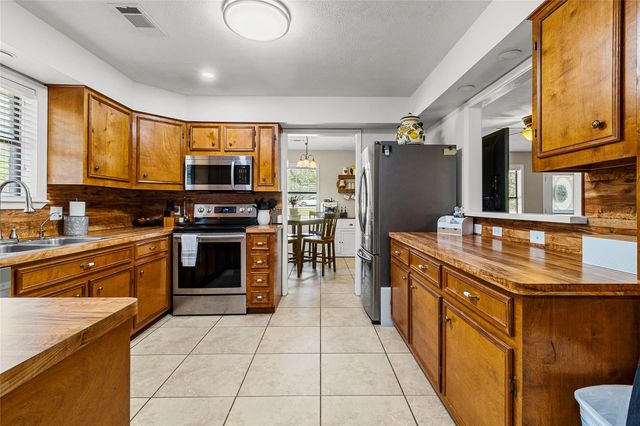 431 Ridgewood Drive, Shepherd, TX 77371